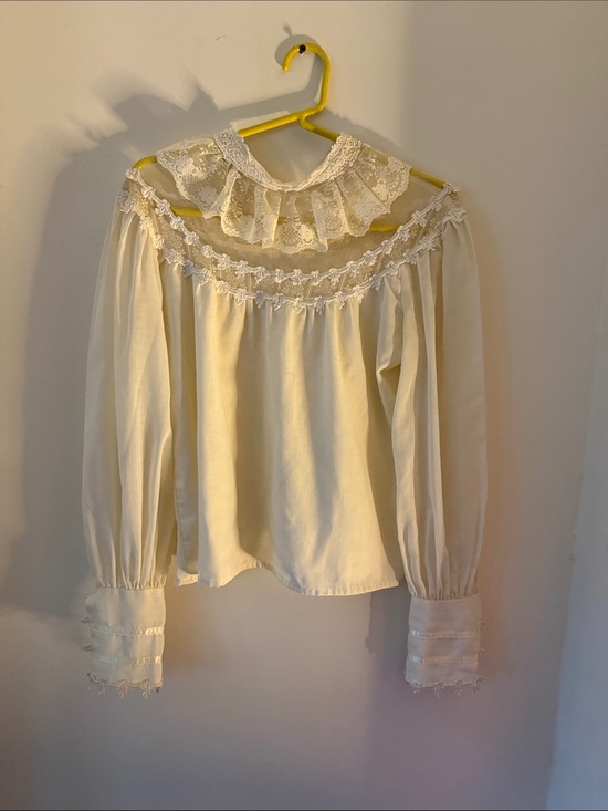 Gunne Sax Tops - Gunne Sax Cream Lace Ruffle Yoke Blouse